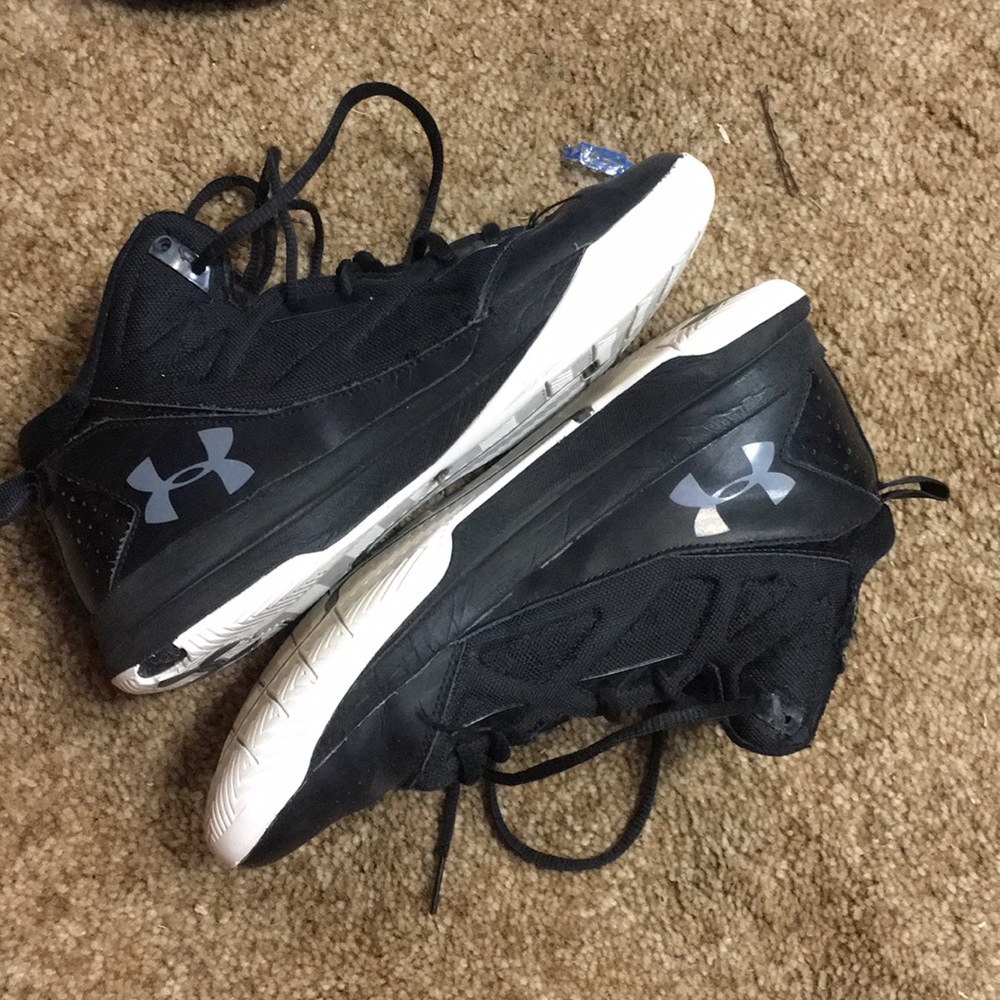 Basketball shoes